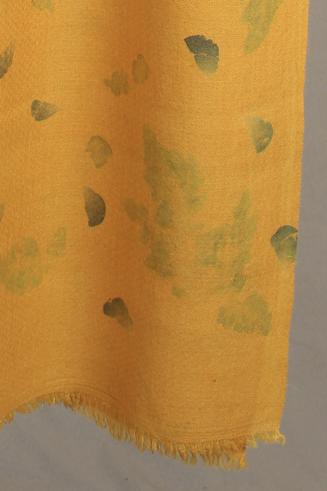 Sarthak Onion Leaves & Rose Petals Dyed Cashmere Stole