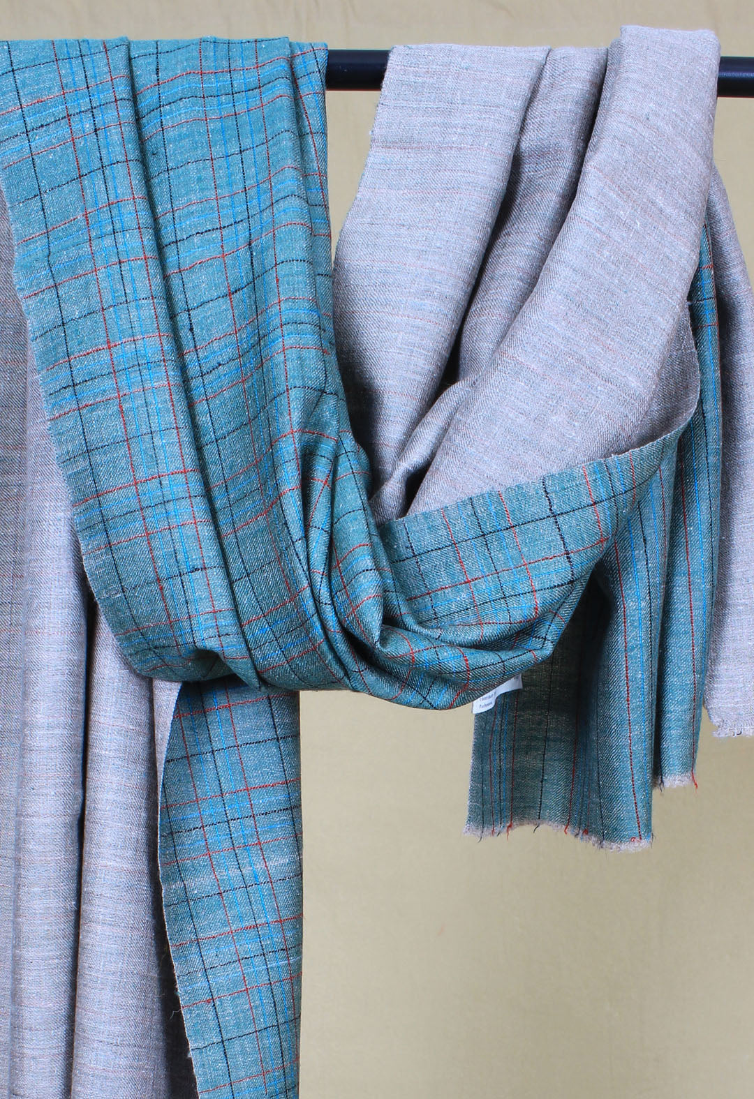 Beverly Reversible Check And Plain Cashmere Stole