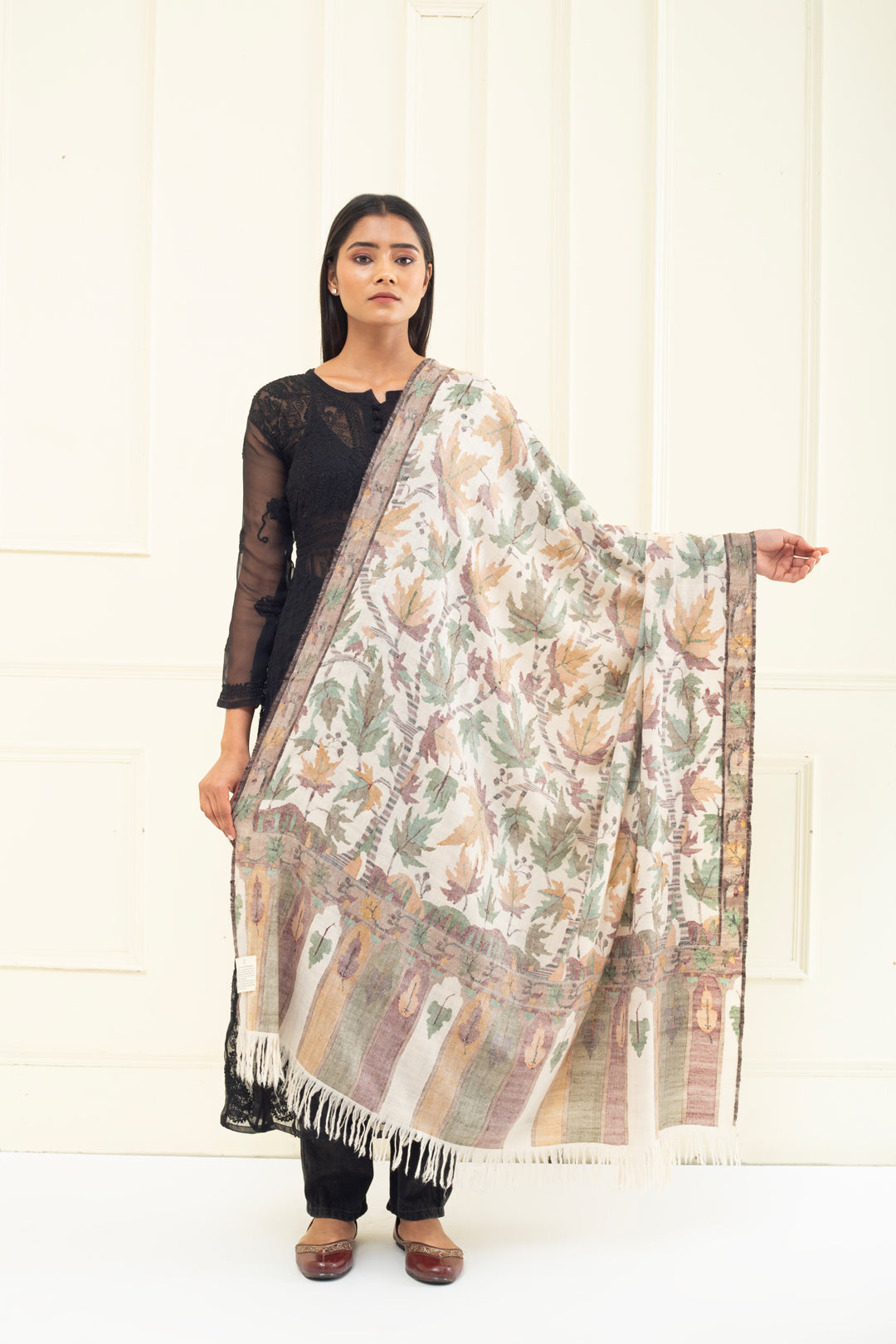 Izbandh Chinar Ivory Base Kani Jama Pashmina Shawl