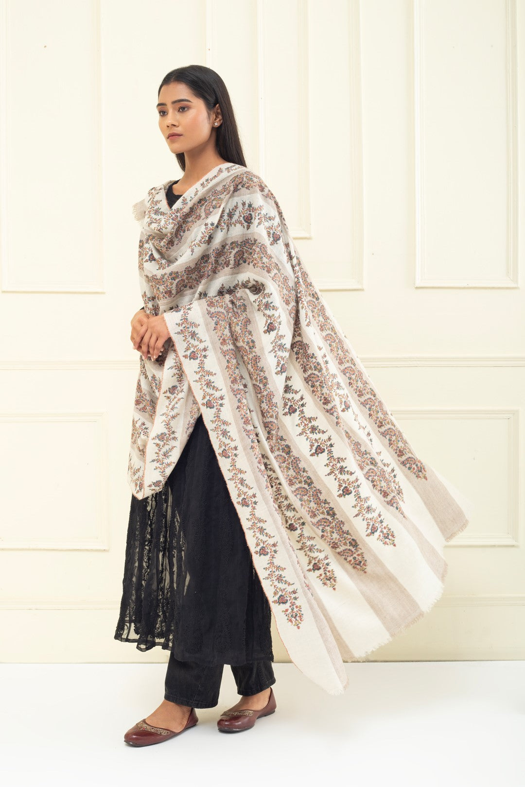 Forever young Khatras Ivory Sozni Embroidery Pashmina Shawl