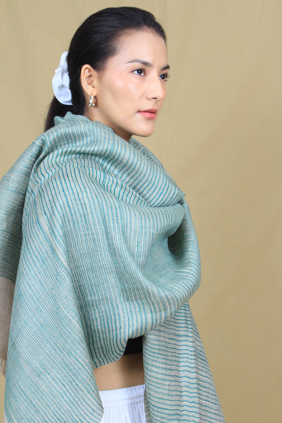 Mayesha Metallic Reversible Cashmere Stole