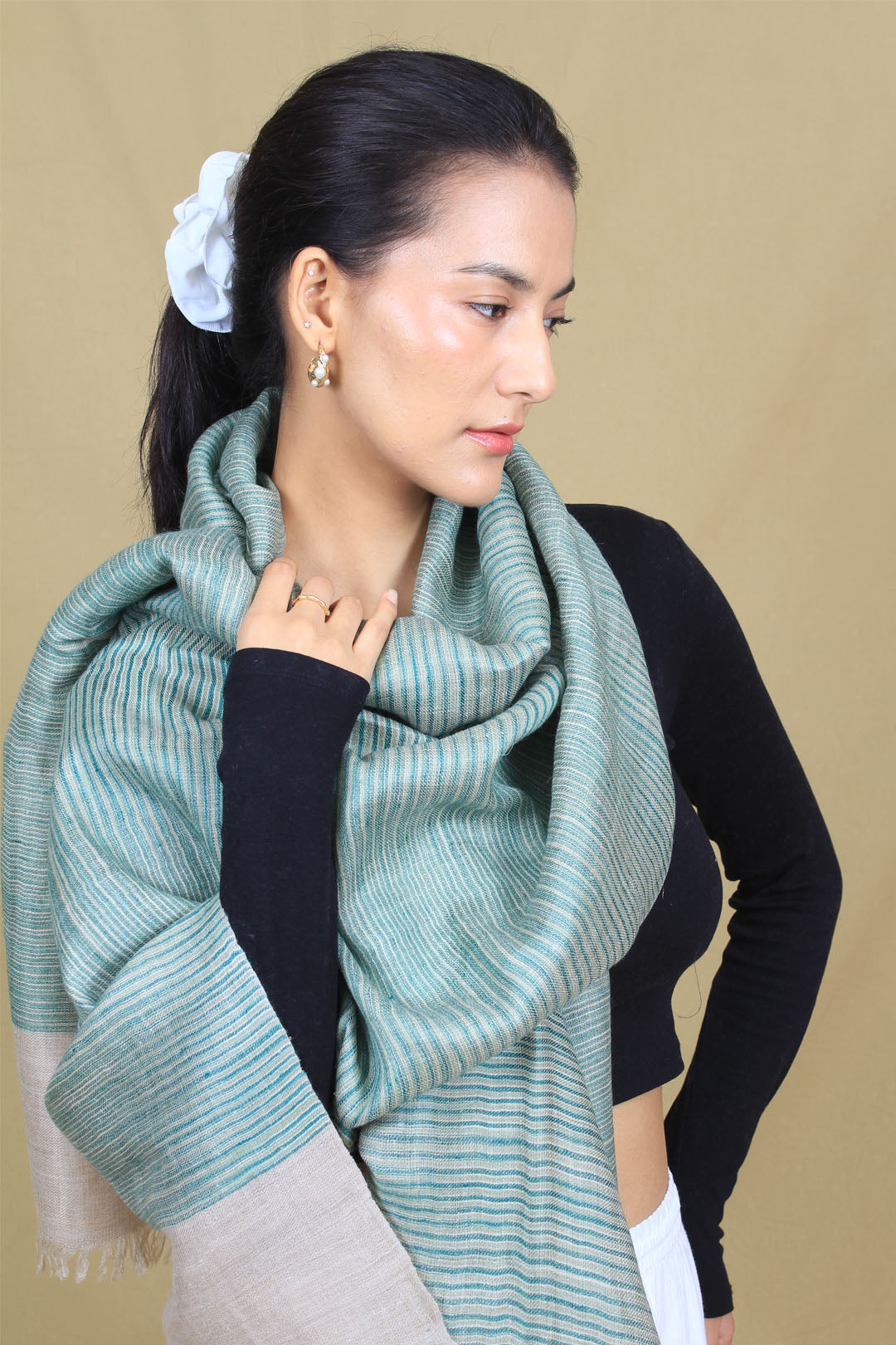 Mayesha Metallic Reversible Cashmere Stole