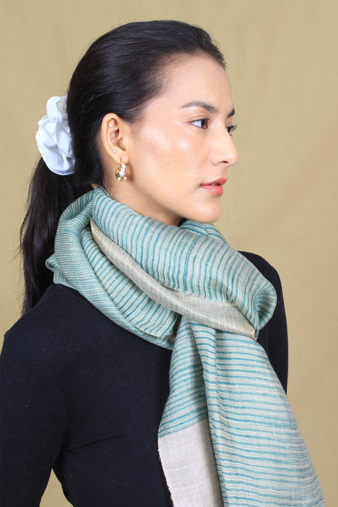 Mayesha Metallic Reversible Cashmere Stole