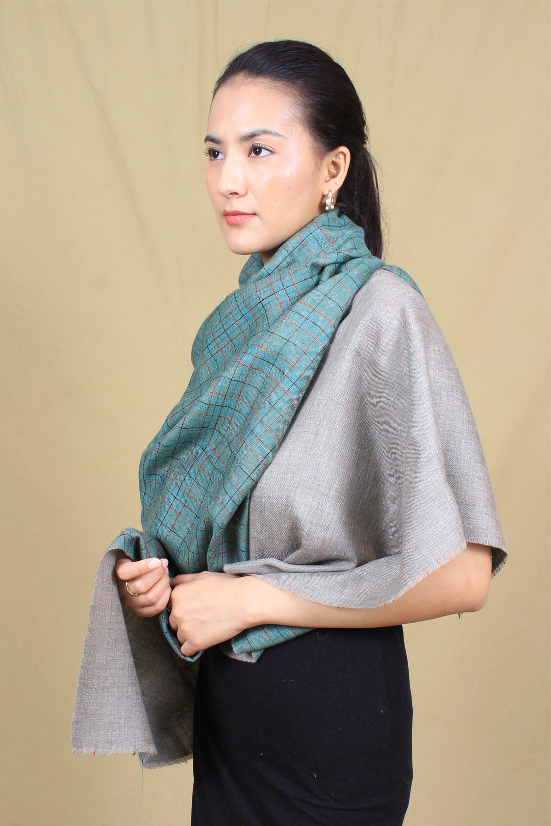 Beverly Reversible Check And Plain Cashmere Stole