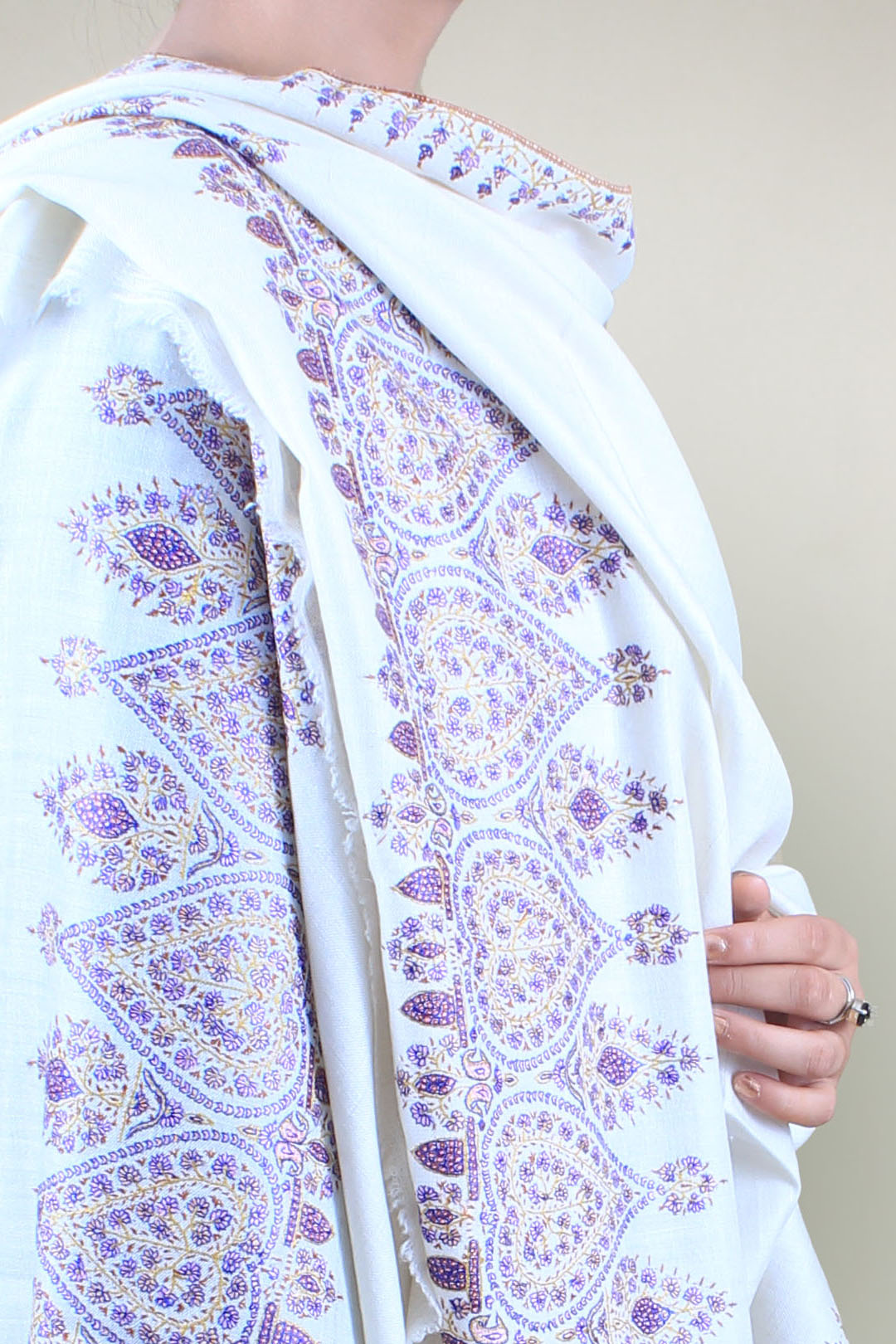 Barirah Pearl White Dourdar Embroidered Pashmina Shawl