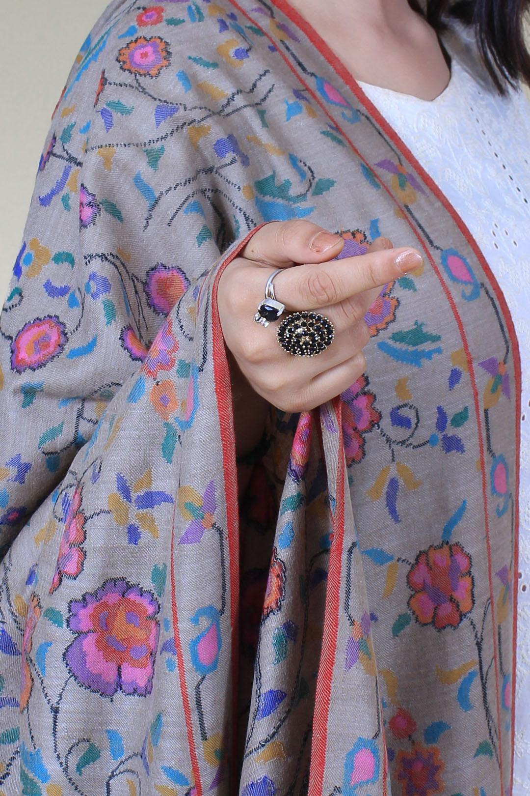 Shahnoor Zati Floral Outlined Kani Jamavar Pashmina Shawl