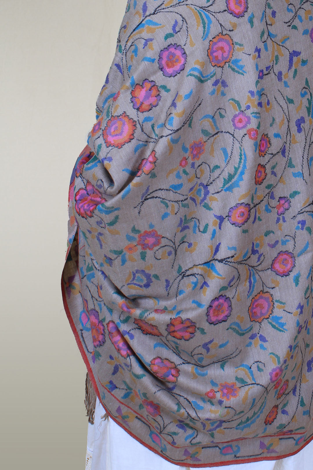 Shahnoor Zati Floral Outlined Kani Jamavar Pashmina Shawl